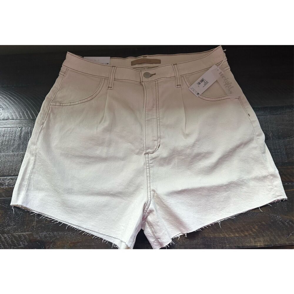Joe's The Pleated Short High Rise Weightless Natural Size 31 shorts ￼ - Picture 5 of 9